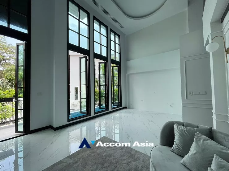 6  4 br House For Sale in Sukhumvit ,Bangkok BTS Ekkamai - BTS Phra khanong at House  in compound AA29884