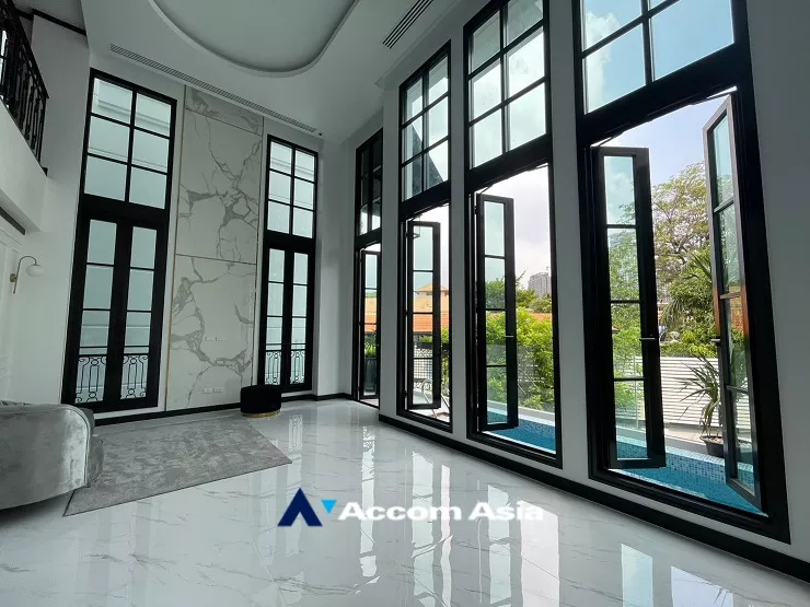 1  4 br House For Sale in Sukhumvit ,Bangkok BTS Ekkamai - BTS Phra khanong at House  in compound AA29884