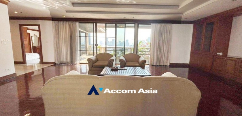 unitPet friendly | Classic wood-finished condo with large balcony in Sukhumvit (24440)