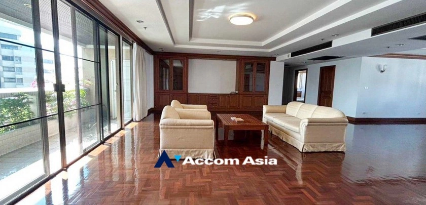 unitPet friendly | Classic wood-finished condo with large balcony in Sukhumvit (24440)