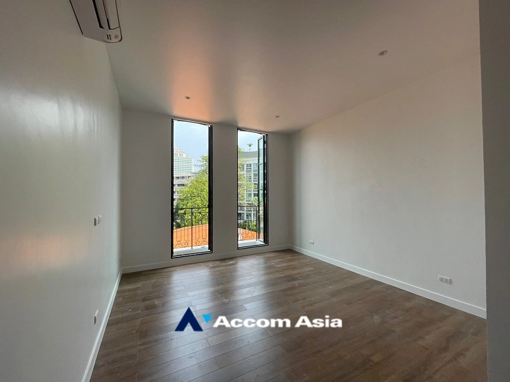 8  4 br House For Sale in Sukhumvit ,Bangkok BTS Ekkamai - BTS Phra khanong at House  in compound AA29887