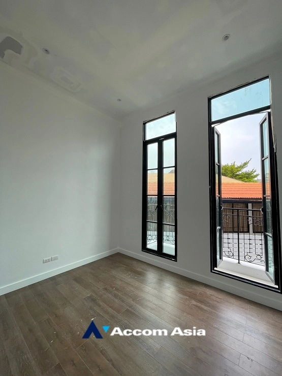 9  4 br House For Sale in Sukhumvit ,Bangkok BTS Ekkamai - BTS Phra khanong at House  in compound AA29887