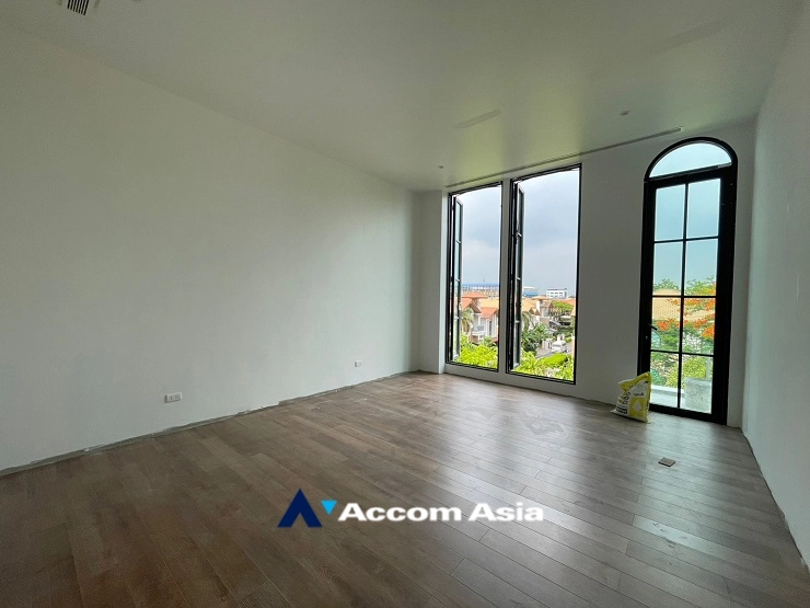 6  4 br House For Sale in Sukhumvit ,Bangkok BTS Ekkamai - BTS Phra khanong at House  in compound AA29887