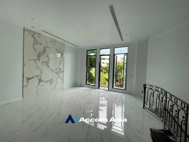 10  4 br House For Sale in Sukhumvit ,Bangkok BTS Ekkamai - BTS Phra khanong at House  in compound AA29887