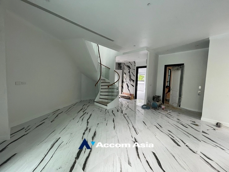 4  4 br House For Sale in Sukhumvit ,Bangkok BTS Ekkamai - BTS Phra khanong at House  in compound AA29887