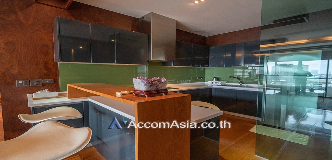  1 Bedroom  Condominium For Sale in Sathorn, Bangkok  near BTS Sala Daeng - MRT Lumphini (AA29894)