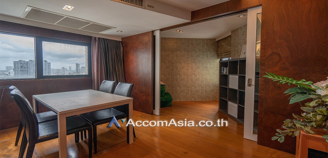  1 Bedroom  Condominium For Sale in Sathorn, Bangkok  near BTS Sala Daeng - MRT Lumphini (AA29894)