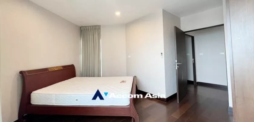 unit 2 Bedrooms  Condominium For Sale in Sathorn, Bangkok  near BTS Sala Daeng - MRT Lumphini (AA29895)