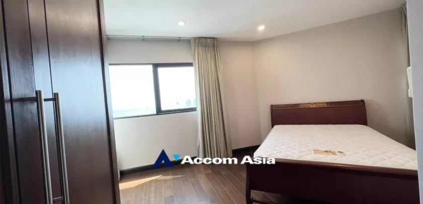 unit 2 Bedrooms  Condominium For Sale in Sathorn, Bangkok  near BTS Sala Daeng - MRT Lumphini (AA29895)