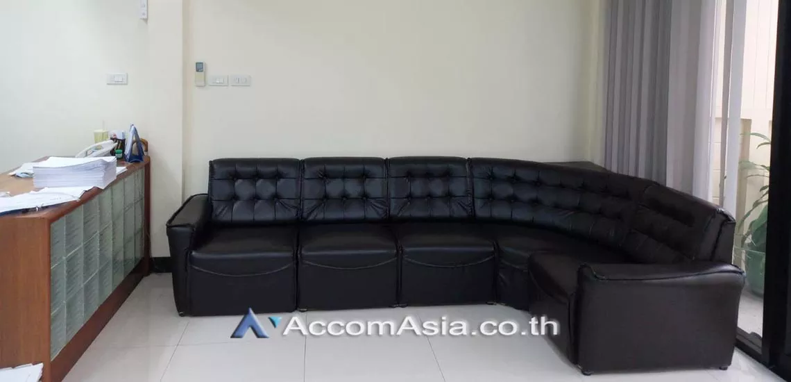 unit 4 Bedrooms  Townhouse For Rent in Sukhumvit, Bangkok  near BTS Phrom Phong (AA29899)