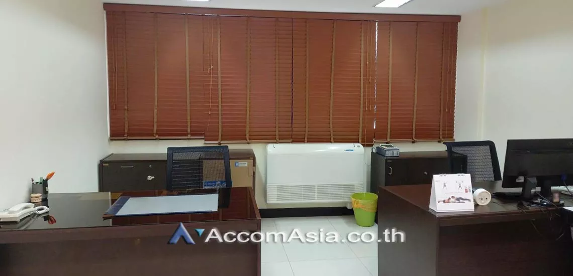 unit 4 Bedrooms  Townhouse For Rent in Sukhumvit, Bangkok  near BTS Phrom Phong (AA29899)