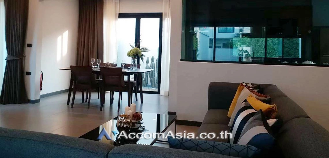 unit 3 Bedrooms  Townhouse For Rent in Bang Na, Bangkok  (AA29900)