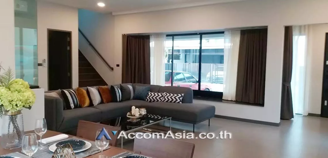  3 Bedrooms  Townhouse For Rent in Bangna, Bangkok  (AA29900)