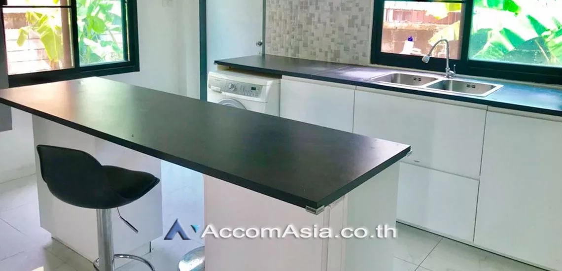 Private Swimming Pool, Pet friendly |  4 Bedrooms  House For Rent in Bangna, Bangkok  near BTS Udomsuk (AA29913)