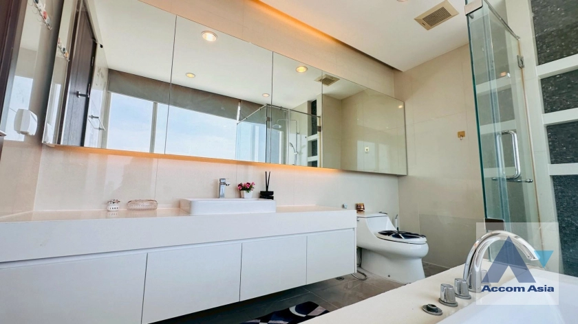 15  3 br Condominium For Rent in Rama 3 ,Bangkok BTS Saphan Taksin at Menam Residences AA29916