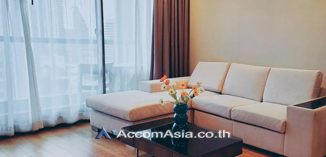  2 Bedrooms  Condominium For Rent in Silom, Bangkok  near BTS Chong Nonsi (AA29917)