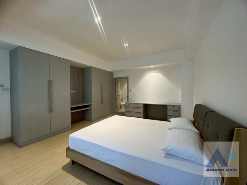 11  2 br Apartment For Rent in Sukhumvit ,Bangkok BTS Asok - MRT Sukhumvit at Newly Renovated AA29942