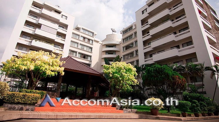 Big Balcony |  4 Bedrooms  Apartment For Rent in Phaholyothin, Bangkok  near BTS Saphan-Kwai (AA29947)