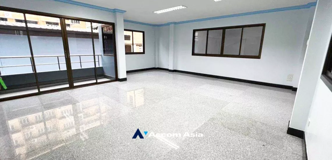  2  4 br House for rent and sale in Ploenchit ,Bangkok BTS Chitlom AA29957