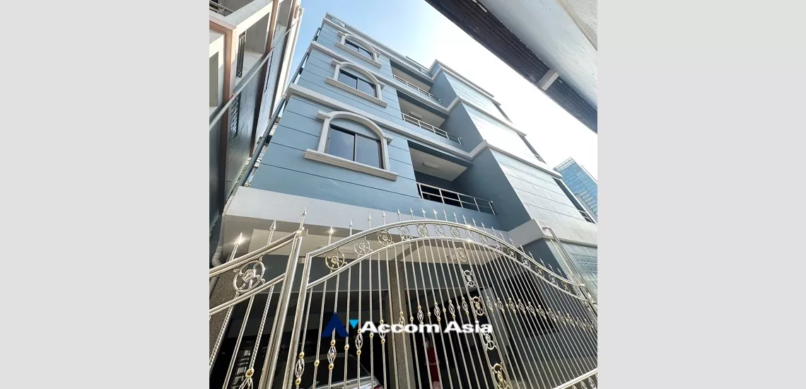 24  4 br House for rent and sale in Ploenchit ,Bangkok BTS Chitlom AA29957