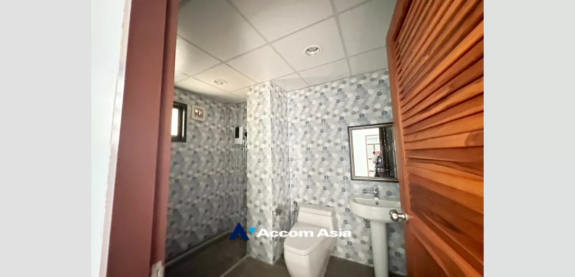 23  4 br House for rent and sale in Ploenchit ,Bangkok BTS Chitlom AA29957