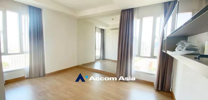  2 Bedrooms  Condominium For Sale in Ratchadapisek, Bangkok  near BTS Thong Lo (AA29964)