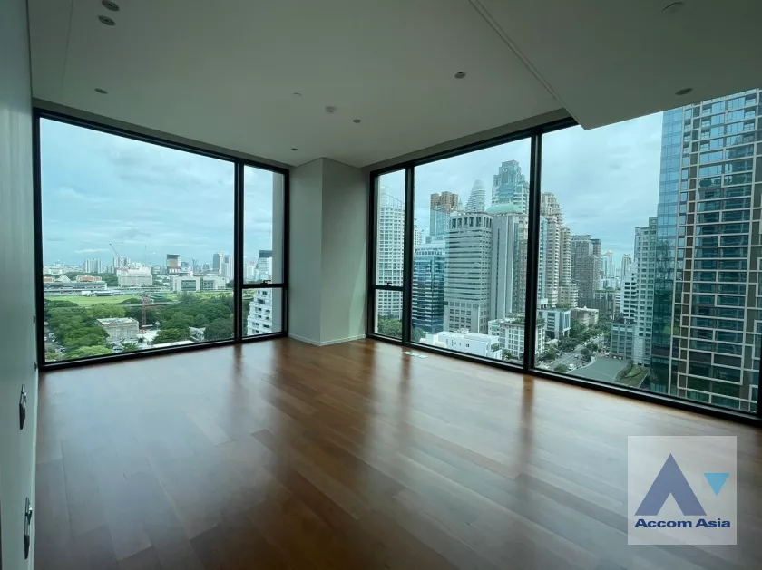 unit 3 Bedrooms  Condominium For Rent in Ploenchit, Bangkok  near BTS Chitlom (AA29972)