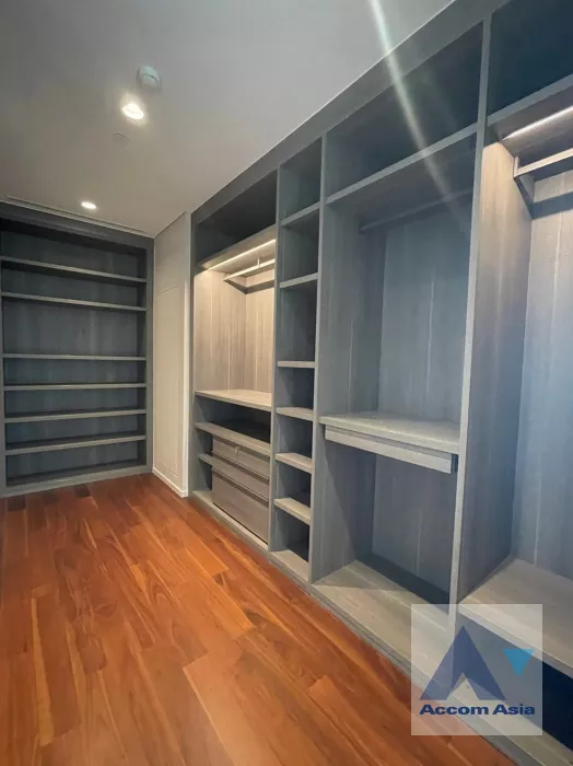 unit 3 Bedrooms  Condominium For Rent in Ploenchit, Bangkok  near BTS Chitlom (AA29972)