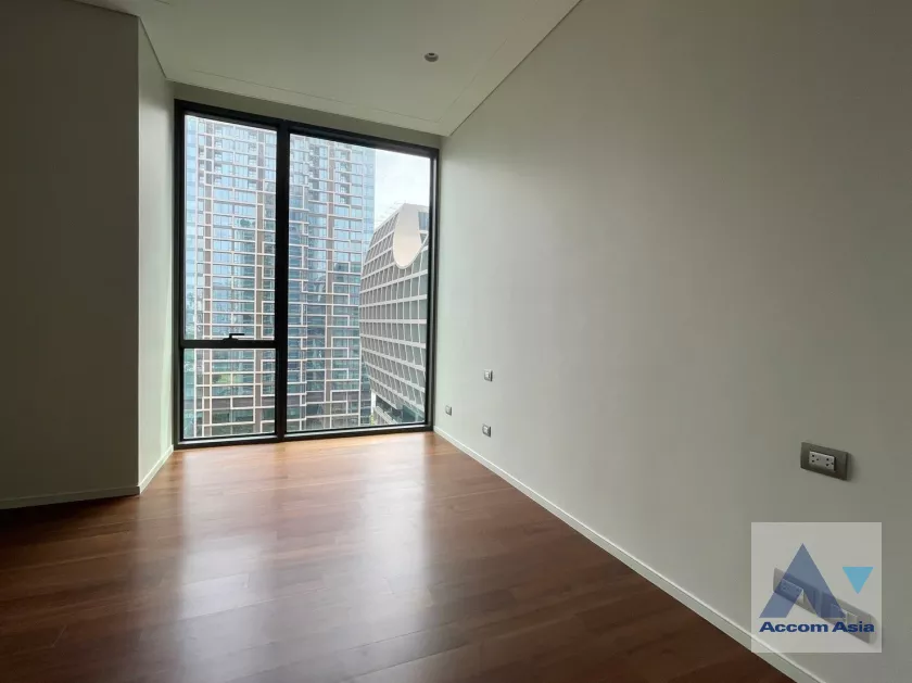 unit 3 Bedrooms  Condominium For Rent in Ploenchit, Bangkok  near BTS Chitlom (AA29972)
