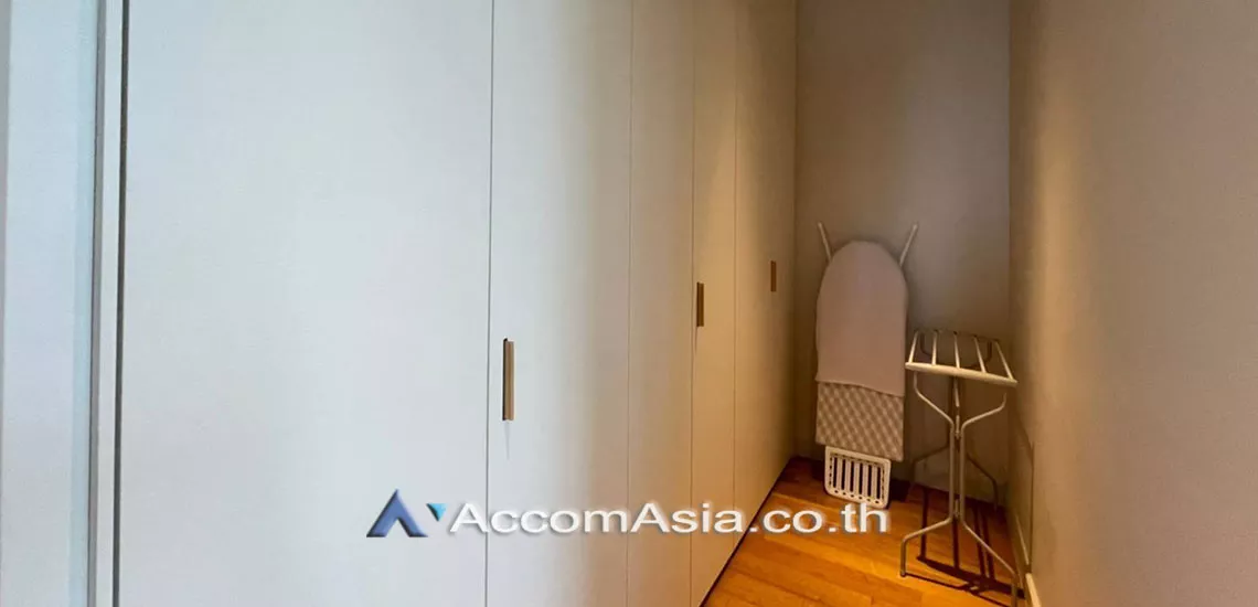 8  2 br Condominium For Rent in Ploenchit ,Bangkok BTS Chitlom at Sindhorn Residence AA29973