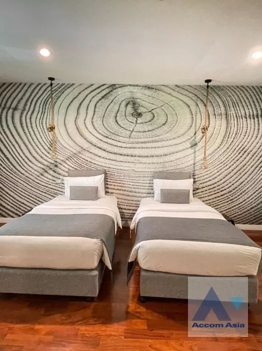 9  2 br Apartment For Rent in Ploenchit ,Bangkok BTS Chitlom - MRT Lumphini at Low-Rise Cozy Apartment, 5 mins walk to Lumpini park AA29985