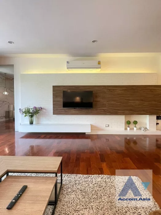 unit 2 Bedrooms  Apartment For Rent in Ploenchit, Bangkok  near BTS Chitlom - MRT Lumphini (AA29985)