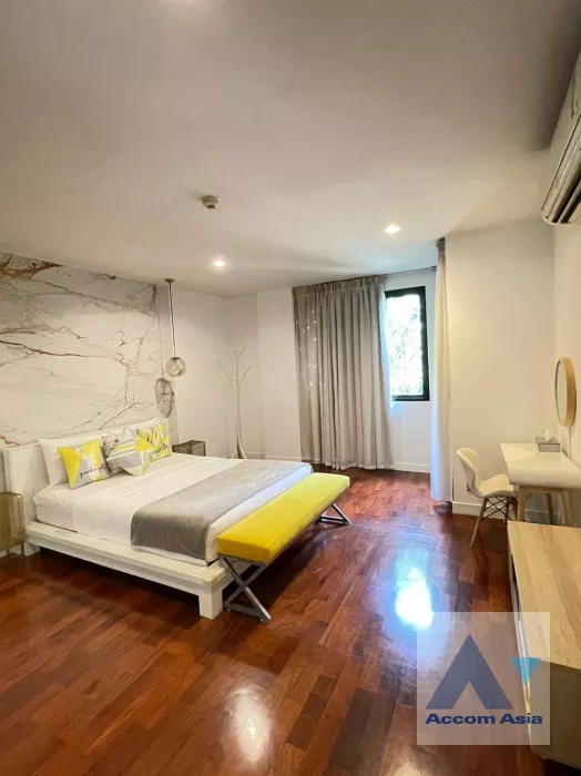 6  2 br Apartment For Rent in Ploenchit ,Bangkok BTS Chitlom - MRT Lumphini at Low-Rise Cozy Apartment, 5 mins walk to Lumpini park AA29985