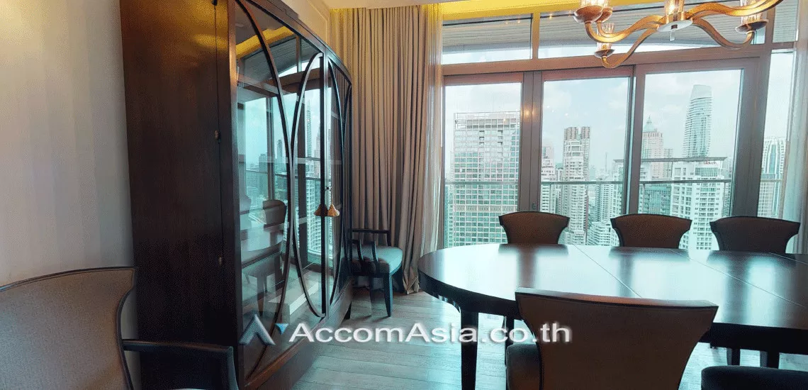  3 Bedrooms  Condominium For Rent in Ploenchit, Bangkok  near BTS Ploenchit (AA29986)