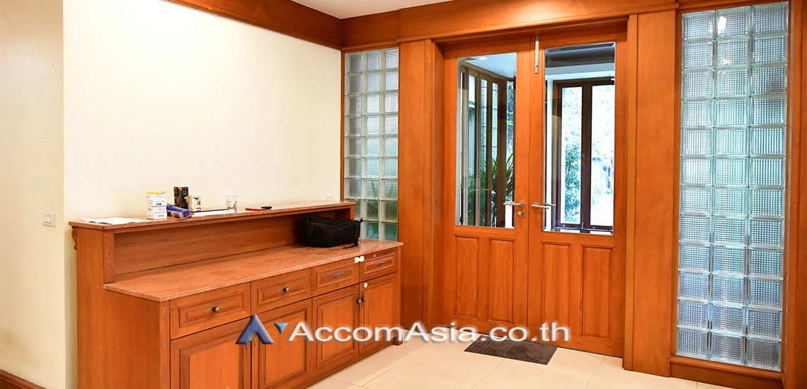 8  4 br House for rent and sale in Phaholyothin ,Bangkok BTS Saphan-Kwai AA30003