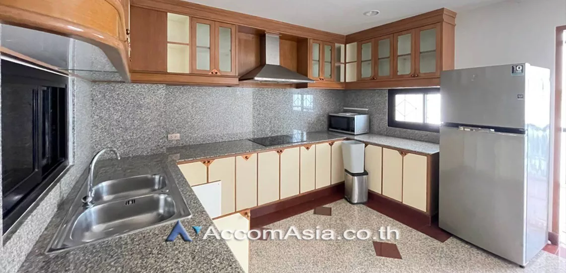unit 3 Bedrooms  Condominium For Rent in Ploenchit, Bangkok  near BTS Chitlom (AA30020)