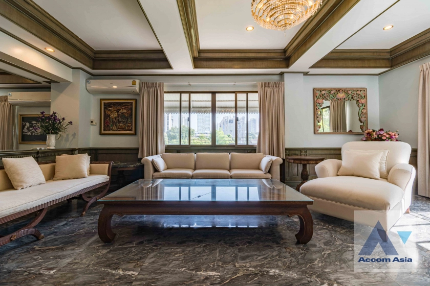 5  3 br Townhouse For Rent in Sukhumvit ,Bangkok BTS On Nut AA30022