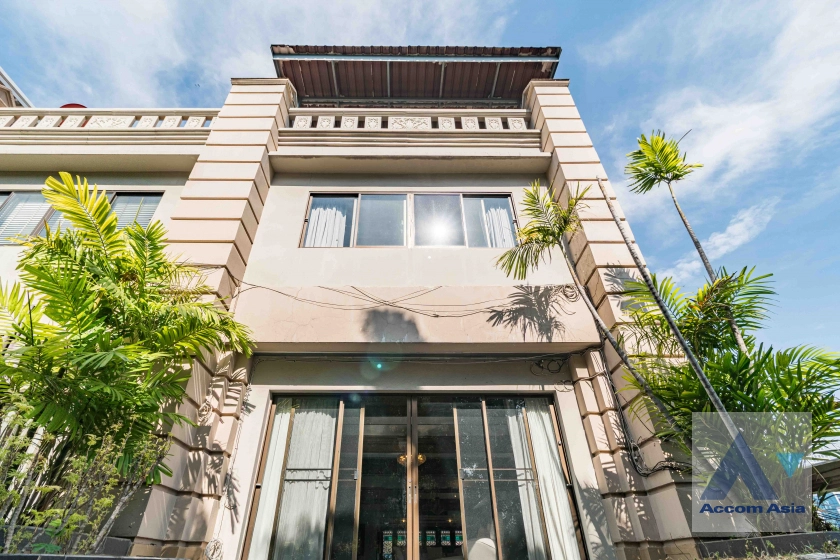 34  3 br Townhouse For Rent in Sukhumvit ,Bangkok BTS On Nut AA30022