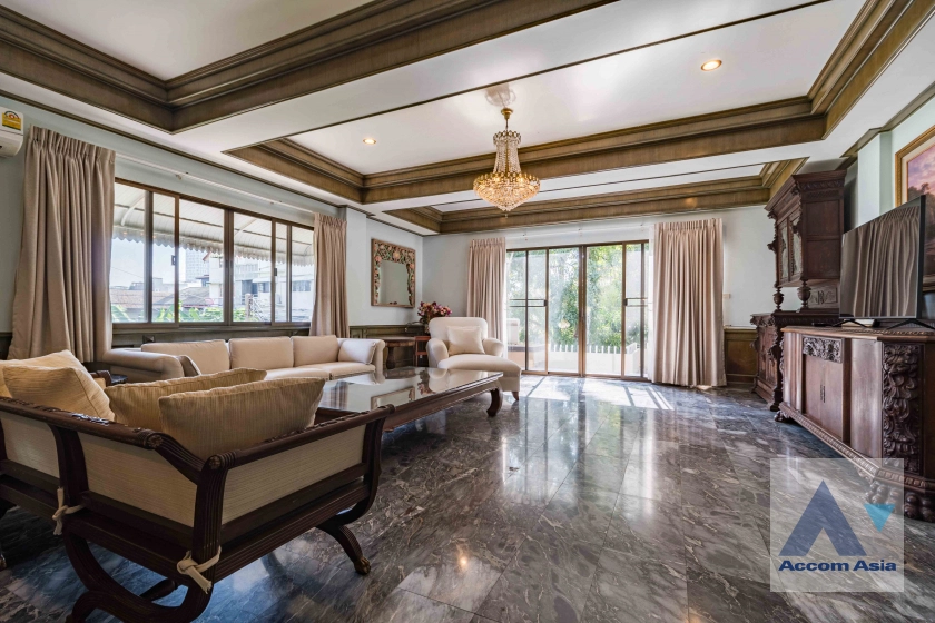 unit 3 Bedrooms  Townhouse For Rent in Sukhumvit, Bangkok  near BTS On Nut (AA30022)