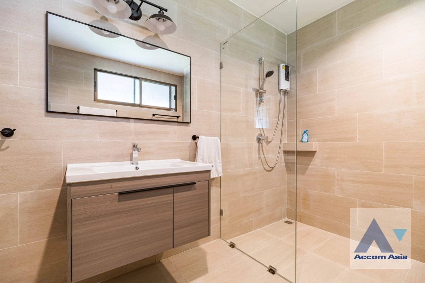 25  3 br Townhouse For Rent in Sukhumvit ,Bangkok BTS On Nut AA30022