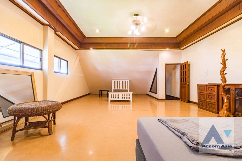 32  3 br Townhouse For Rent in Sukhumvit ,Bangkok BTS On Nut AA30022