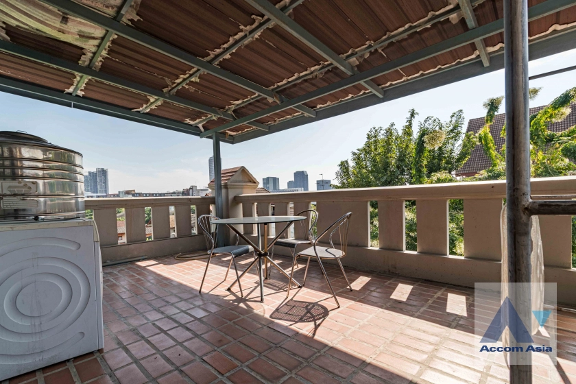 33  3 br Townhouse For Rent in Sukhumvit ,Bangkok BTS On Nut AA30022