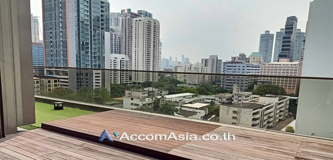  3 Bedrooms  Apartment For Rent in Sukhumvit, Bangkok  near BTS Phrom Phong (AA30024)