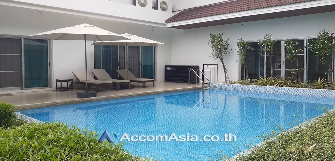 Private Swimming Pool |  4 Bedrooms  House For Rent in Pattanakarn, Bangkok  near BTS On Nut (AA30025)