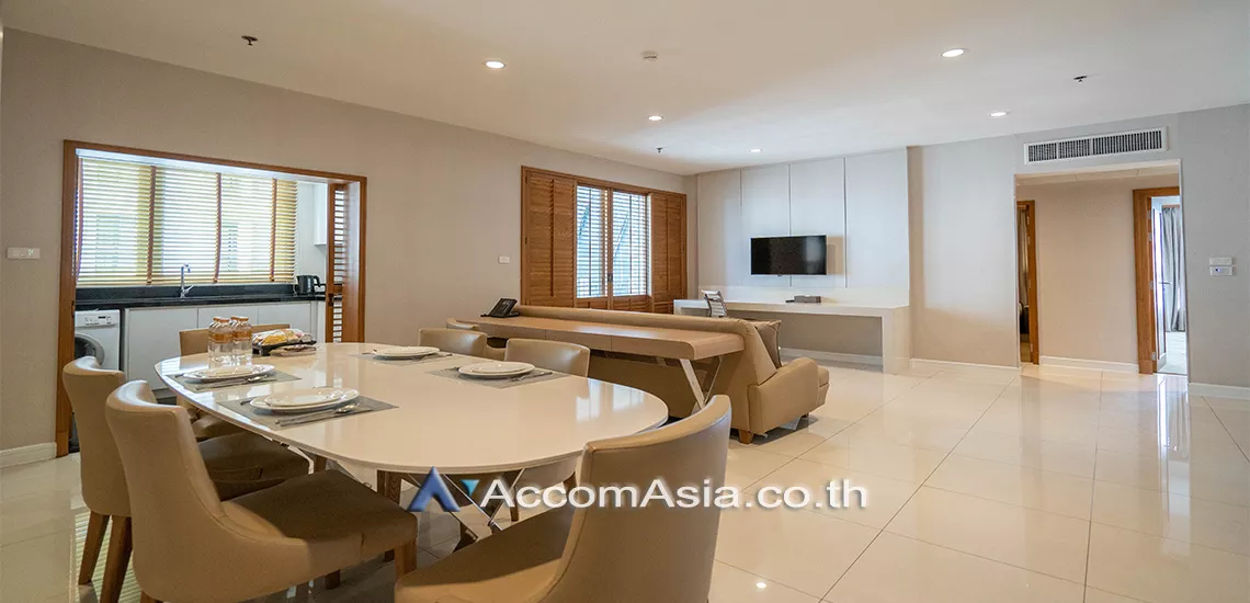  3 Bedrooms  Apartment For Rent in Ploenchit, Bangkok  near BTS Ploenchit (AA30036)