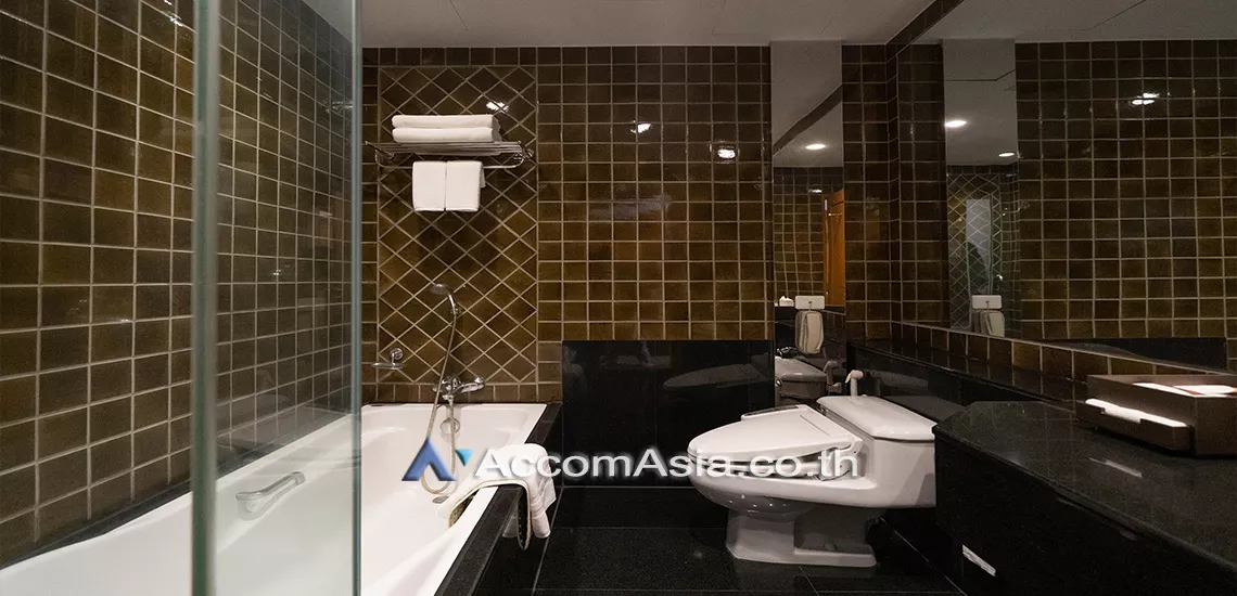 7  2 br Apartment For Rent in Ploenchit ,Bangkok BTS Ploenchit at Luxurious Place in Luxury Life AA30038