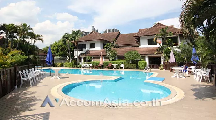  2  4 br House For Rent in Sukhumvit ,Bangkok BTS Phrom Phong at Kid Friendly House Compound AA30047