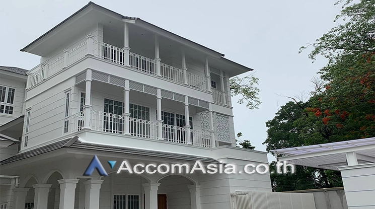 unit 4 Bedrooms  House For Rent in Sukhumvit, Bangkok  near BTS Phrom Phong (AA30049)