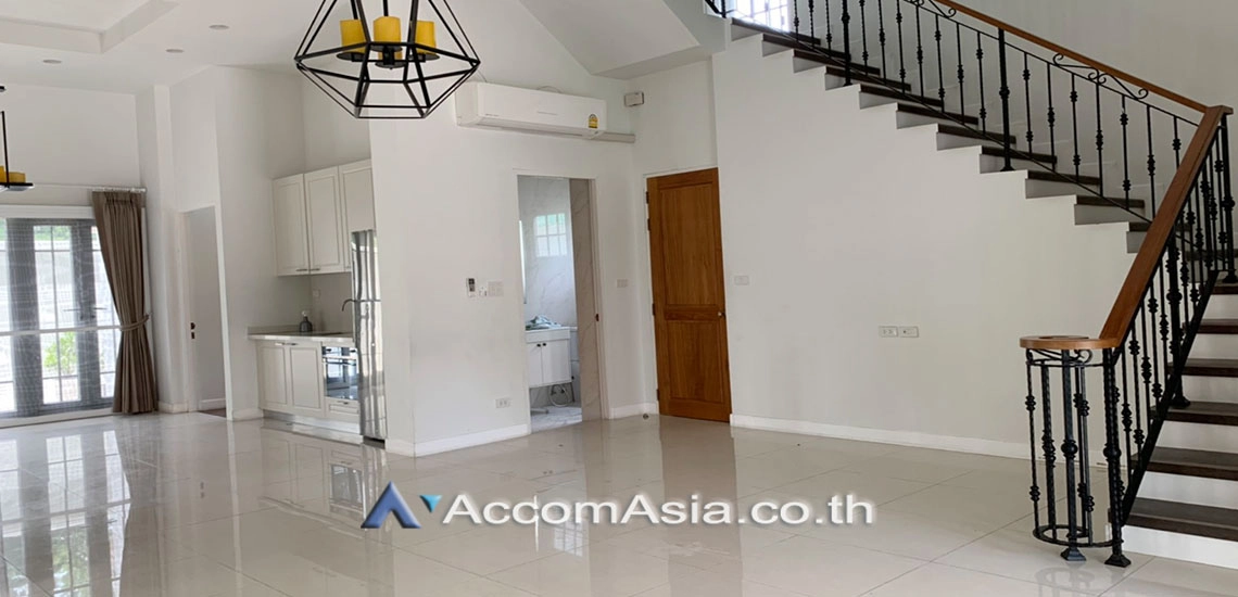 unit 4 Bedrooms  House For Rent in Sukhumvit, Bangkok  near BTS Phrom Phong (AA30049)