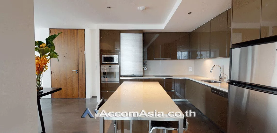  1  2 br Condominium For Sale in Silom ,Bangkok BTS Sala Daeng - MRT Silom at The Legend Saladaeng AA30052